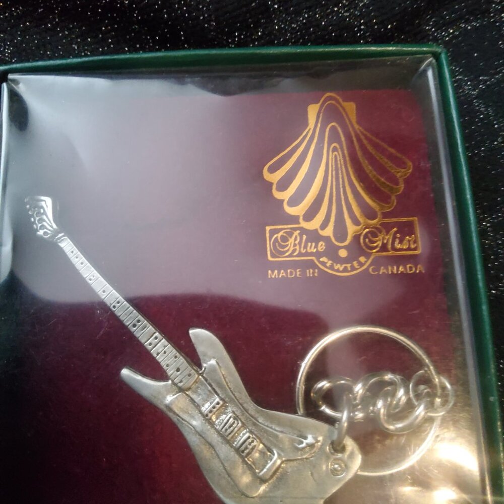 CANADIAN  MADE   BY BLUE MIST CO.  Guitar key chain   NWT   PEWTER